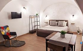RAVI Suite, Romantico appartamento rifinito con vasca a vista